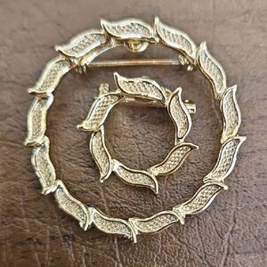 Vintage Gerry's Gold Tone Metal Wreath Brooches